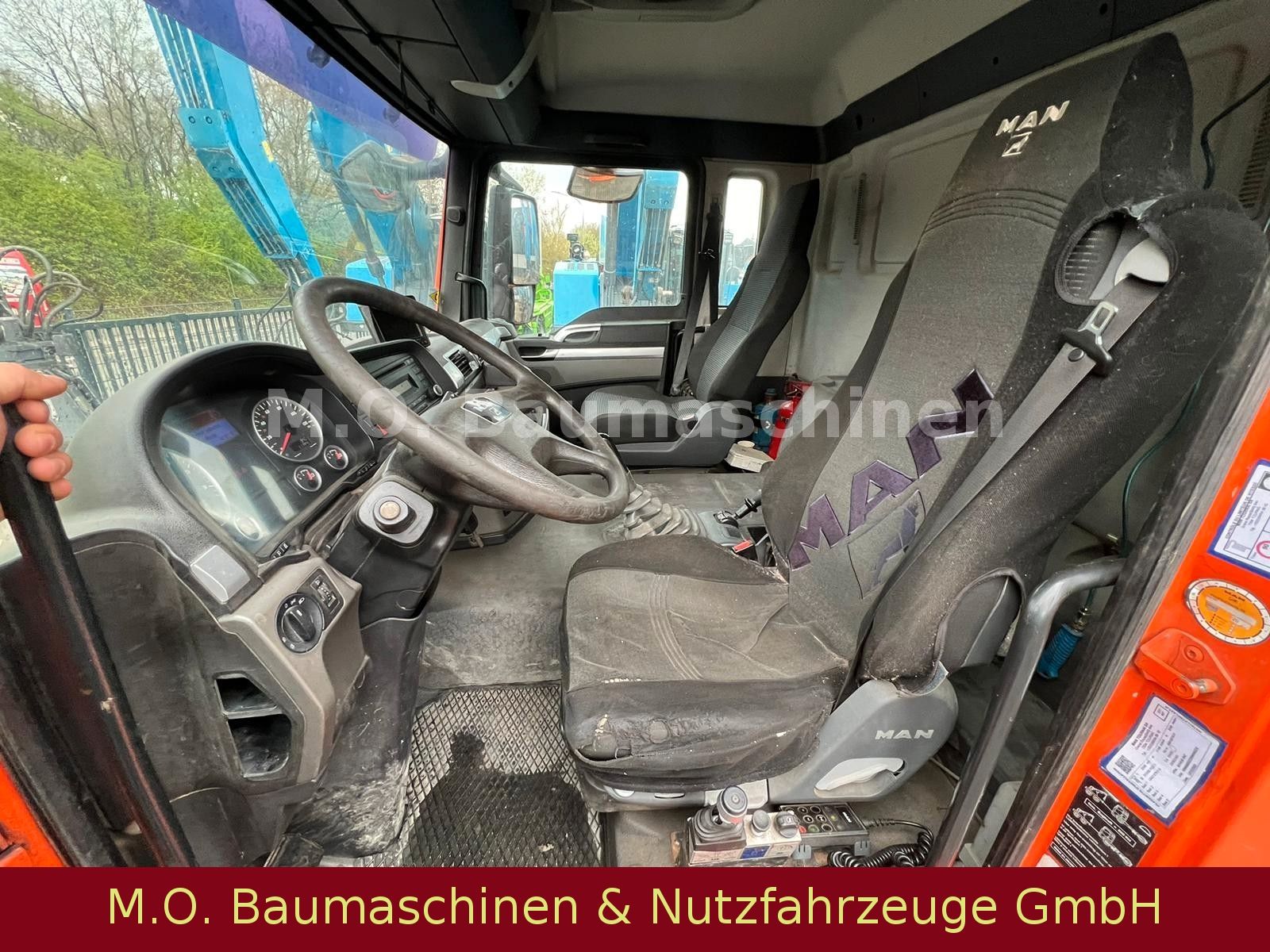 Fahrzeugabbildung MAN TGS 26.440 / 6x6 / Bordmatik / Plane / AC /