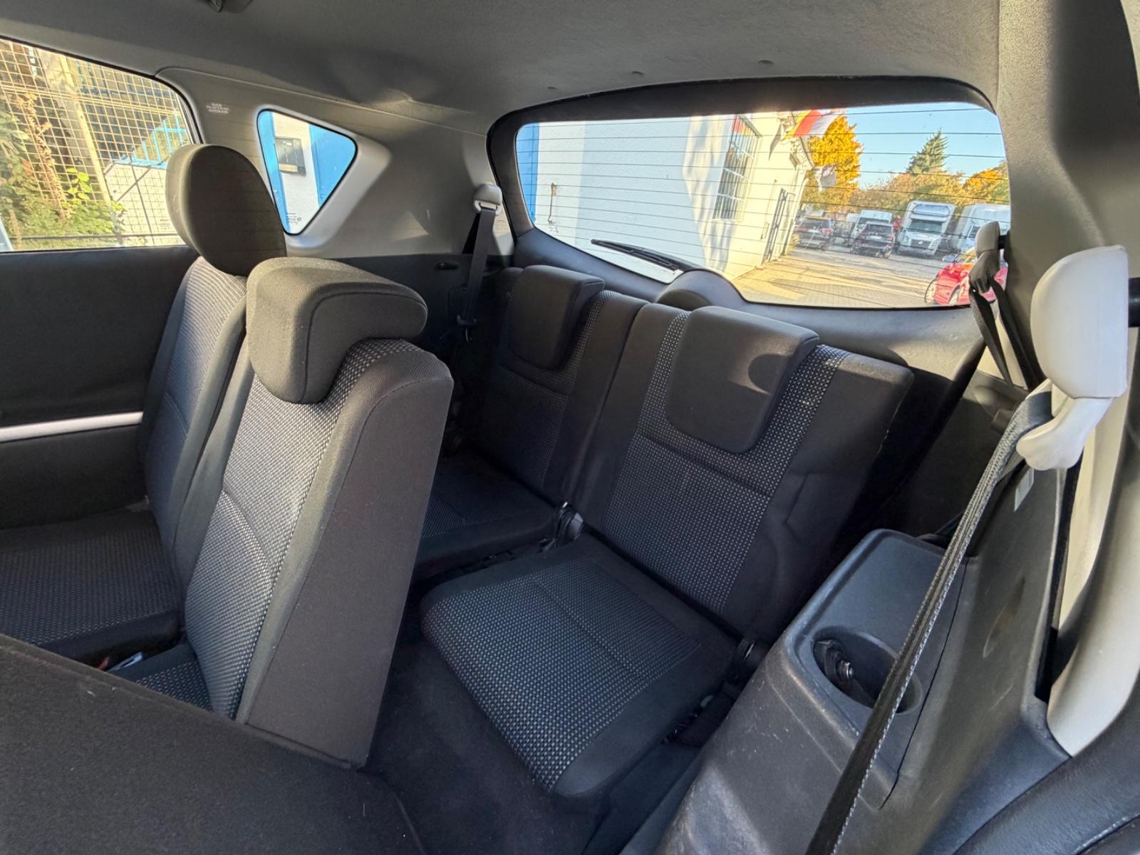 Toyota Corolla Verso 2009 — photo 17