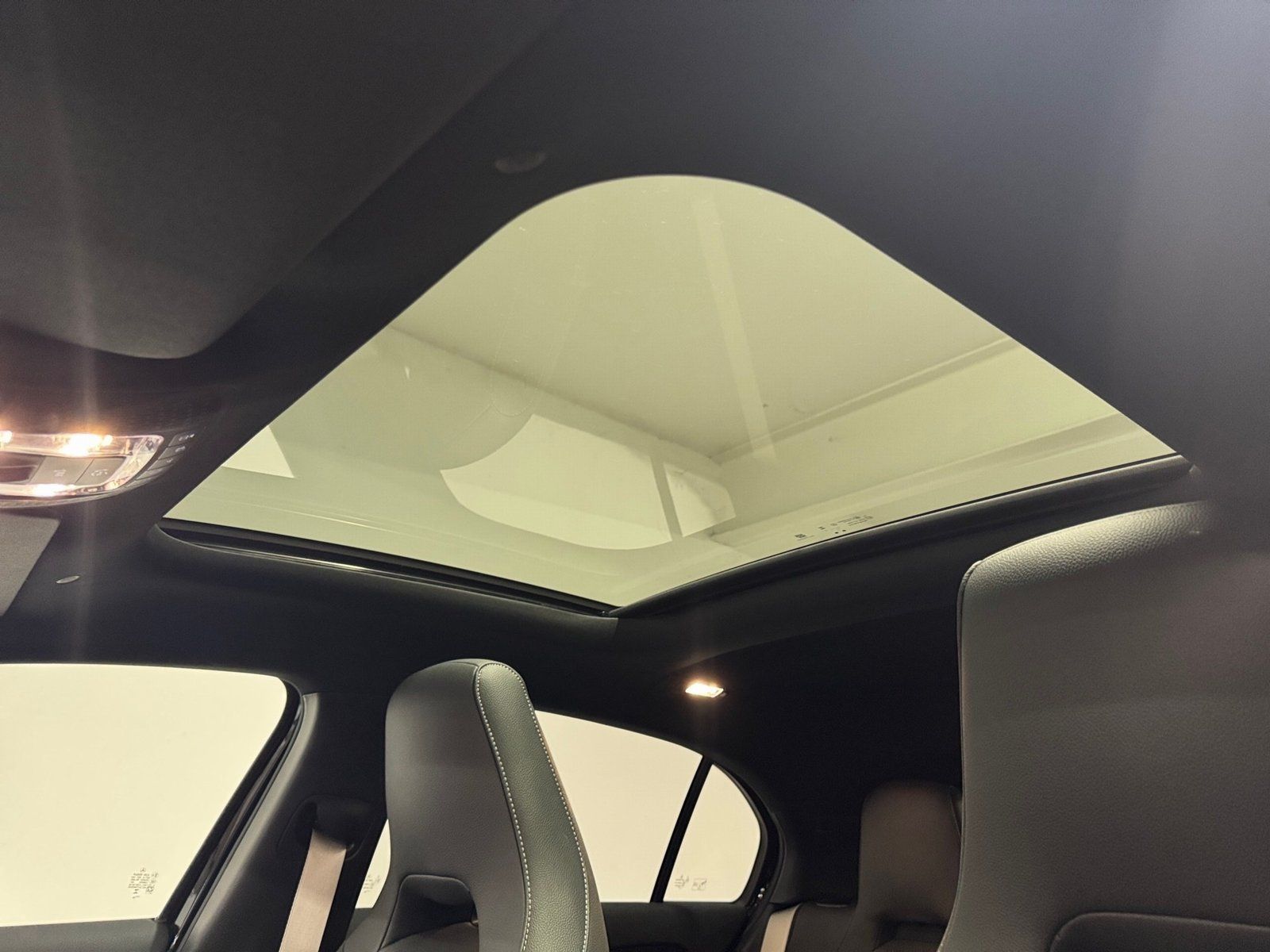 Fahrzeugabbildung Mercedes-Benz A 250 e AMG Special*Pano*HUD*360°*11kW*AHK*Mbeam