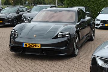 صورة 7 لـ 2020 Porsche TAYCAN