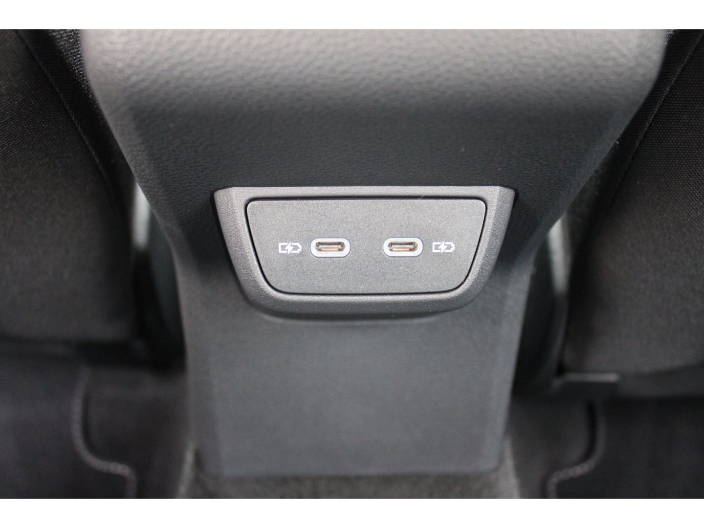 Fahrzeugabbildung Volkswagen Taigo 1.0 TSI R-Line LED ACCSHZ OPF Sportpaket N