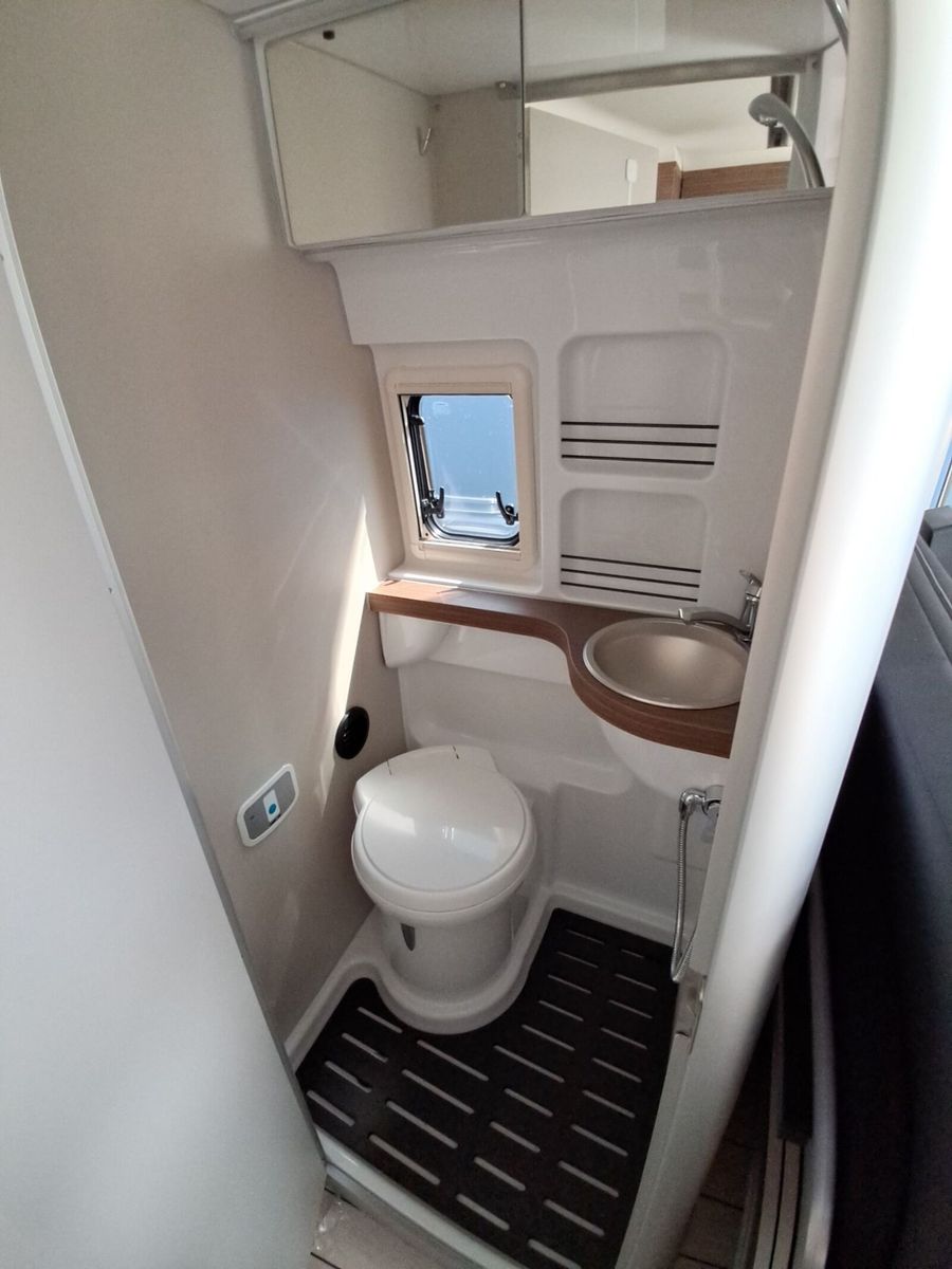 Fahrzeugabbildung Westfalia Columbus 640 E 180 PS Automatik 4.25 t Skyview