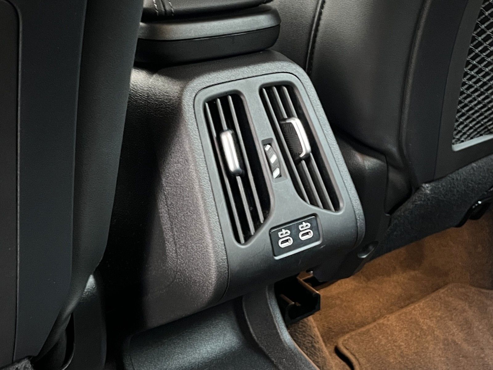 Fahrzeugabbildung BMW X1 18d sDrive*xLine*NAVI*PDC*KAMERA*u.v.m**