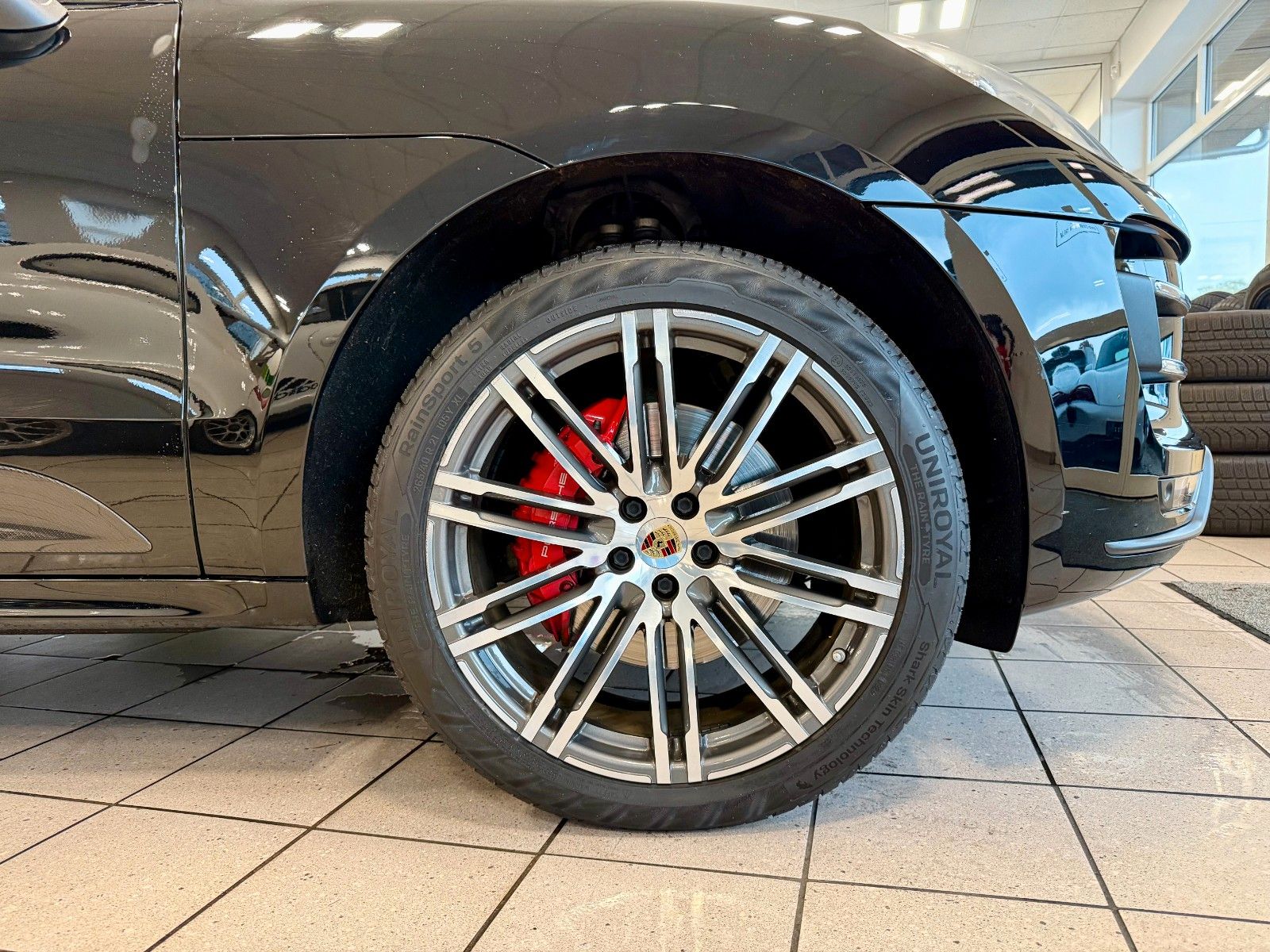 Fahrzeugabbildung Porsche Macan Turbo Luftfederung/AHK/Keyless/ACC