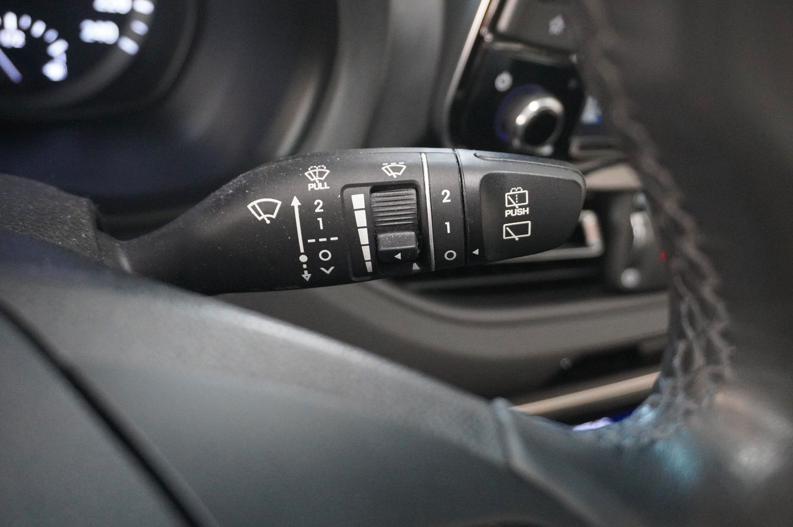 Fahrzeugabbildung Hyundai i30 1.5 T-GDI PURE NAVI/LED/KAMERA/SPORT/SH/AHK