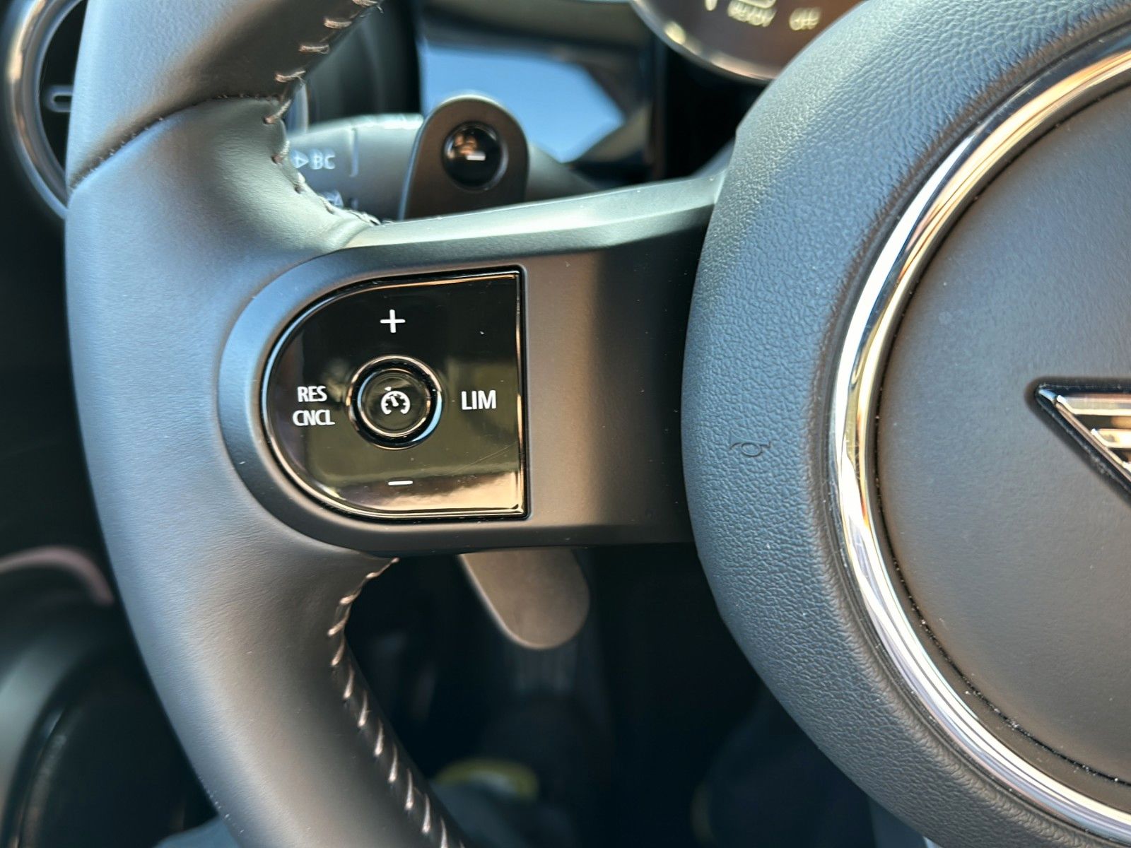 Fahrzeugabbildung MINI Cooper S JCW 178PS PANO*HUD*HARMAN*KAMERA*ACC*