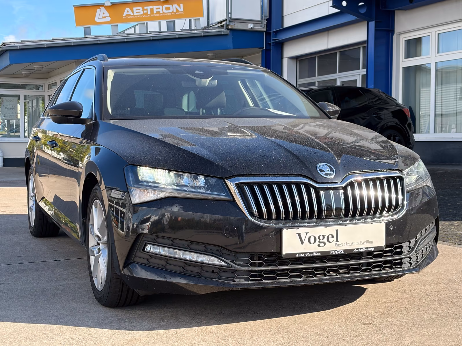 Skoda Superb Combi Ambition 4x4 LED/NAVI/AHK/1.Hd!