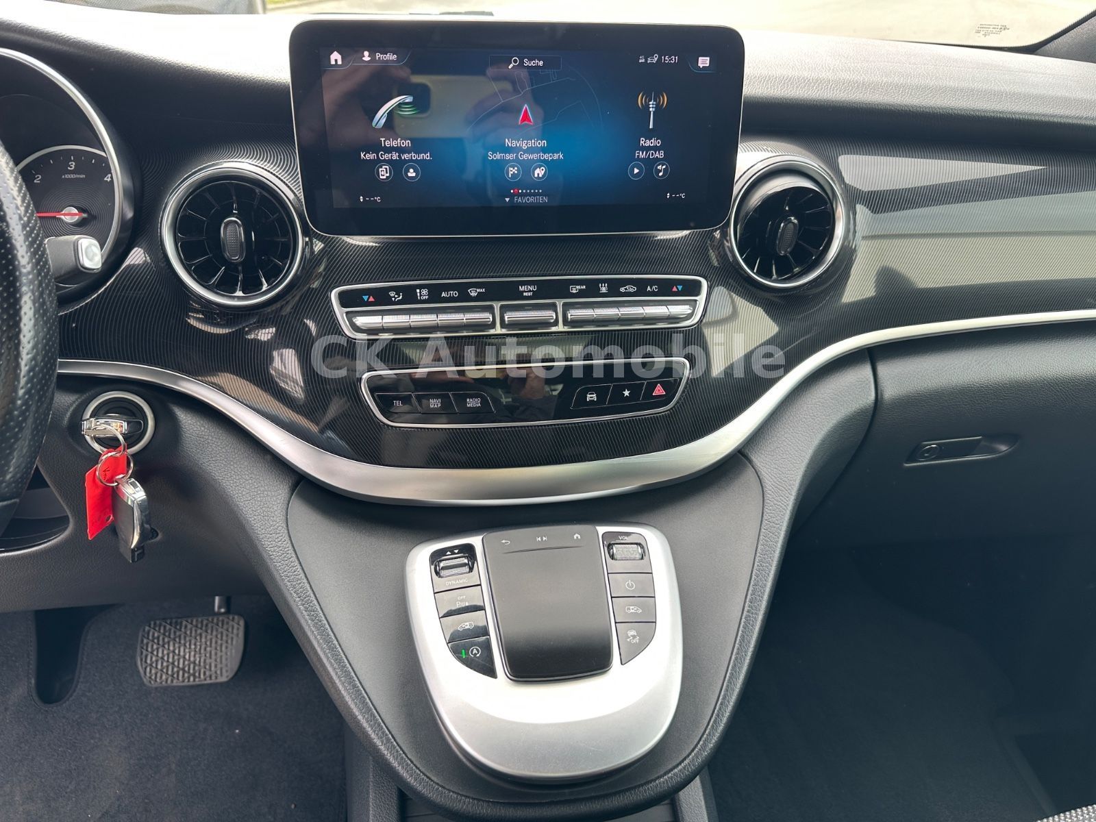 Fahrzeugabbildung Mercedes-Benz V300d EDITION 4Matic AMG-Line/7 Sitze/Pano/LED