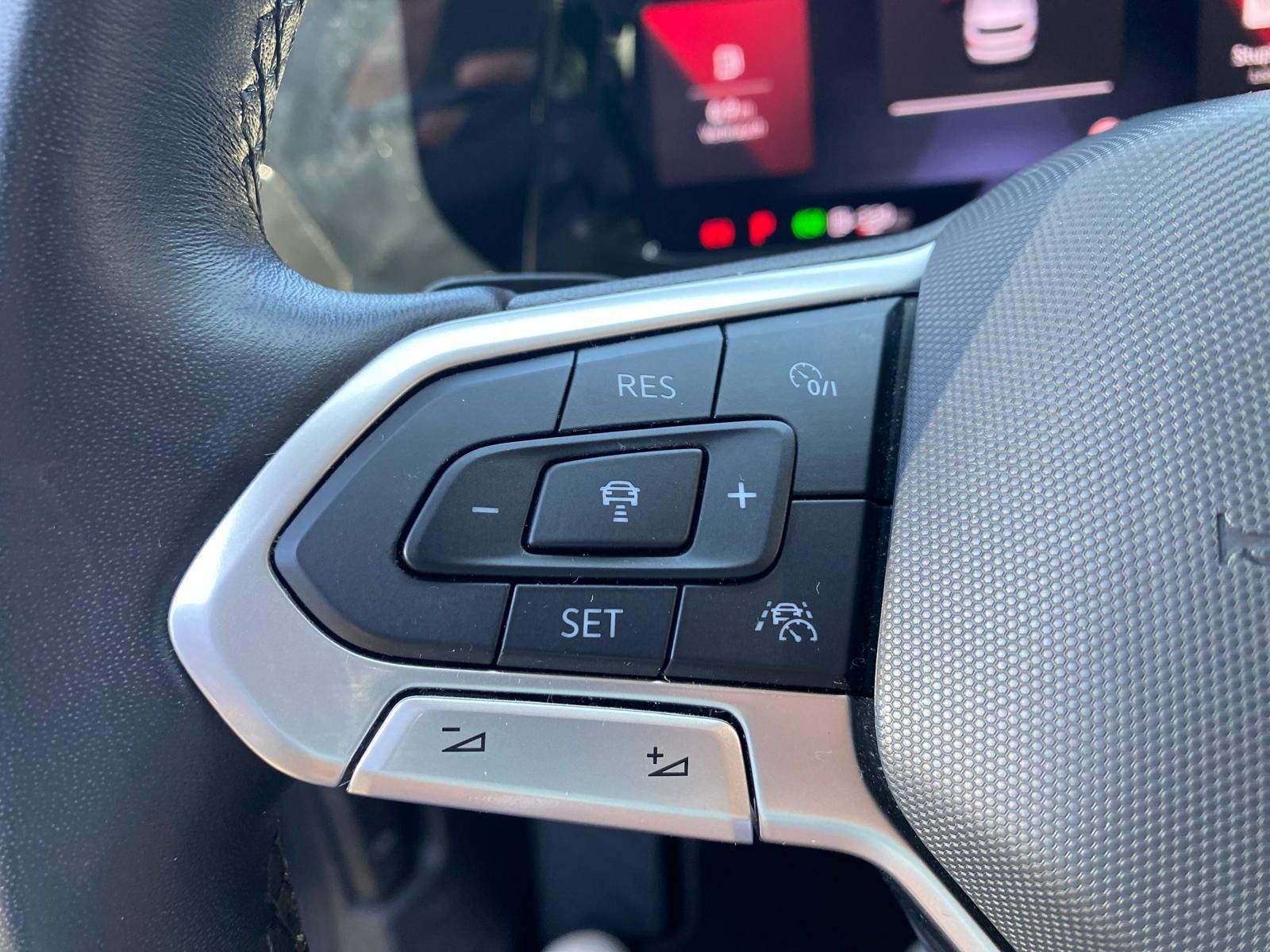 Fahrzeugabbildung Volkswagen Golf VIII 2.0d Life VIRTU+LED+NAVI+SHZ+ACC+PDC+