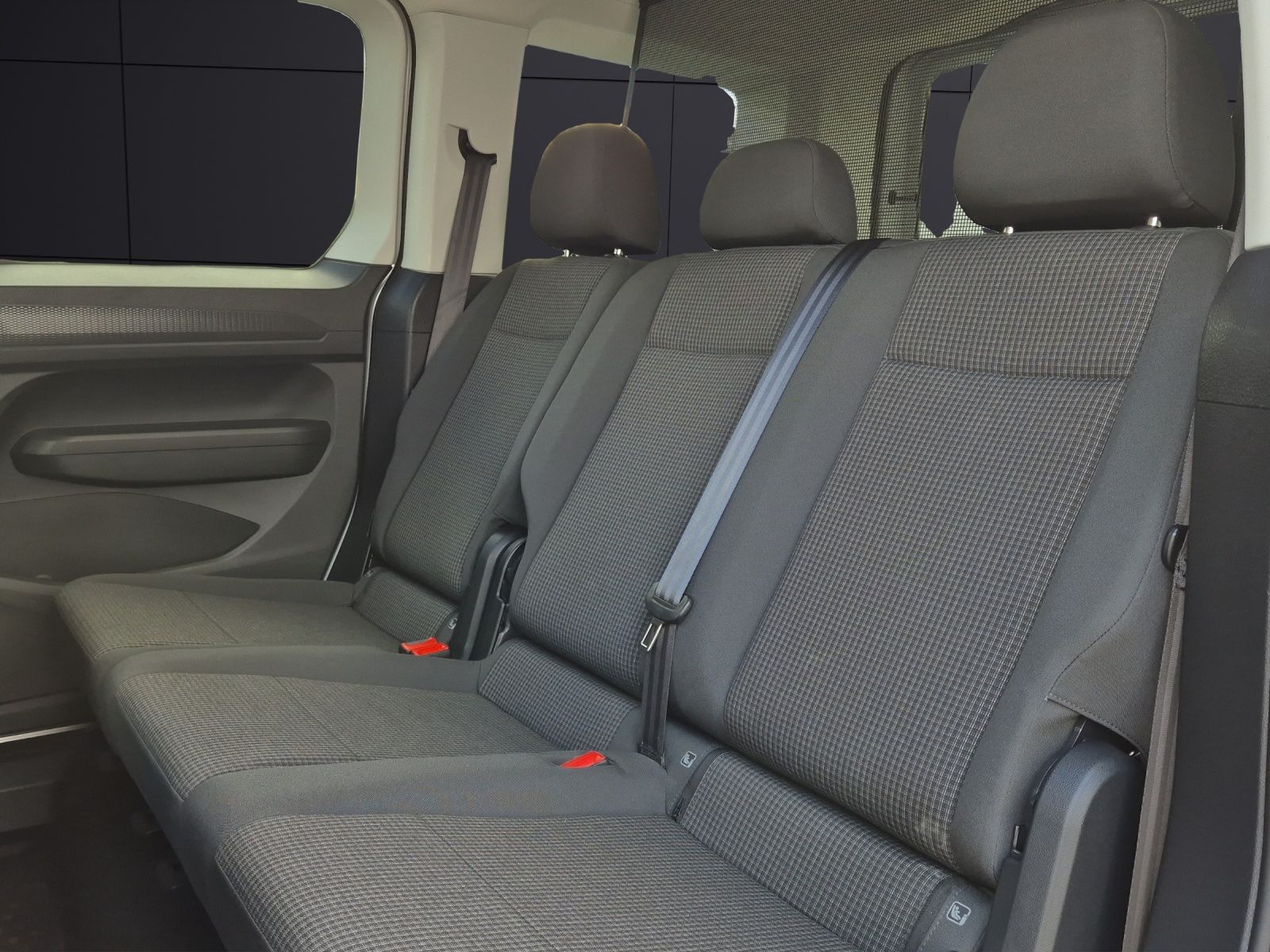 Fahrzeugabbildung Volkswagen Caddy Kombi TDI Standhzg Navi ACC PDC SHZ