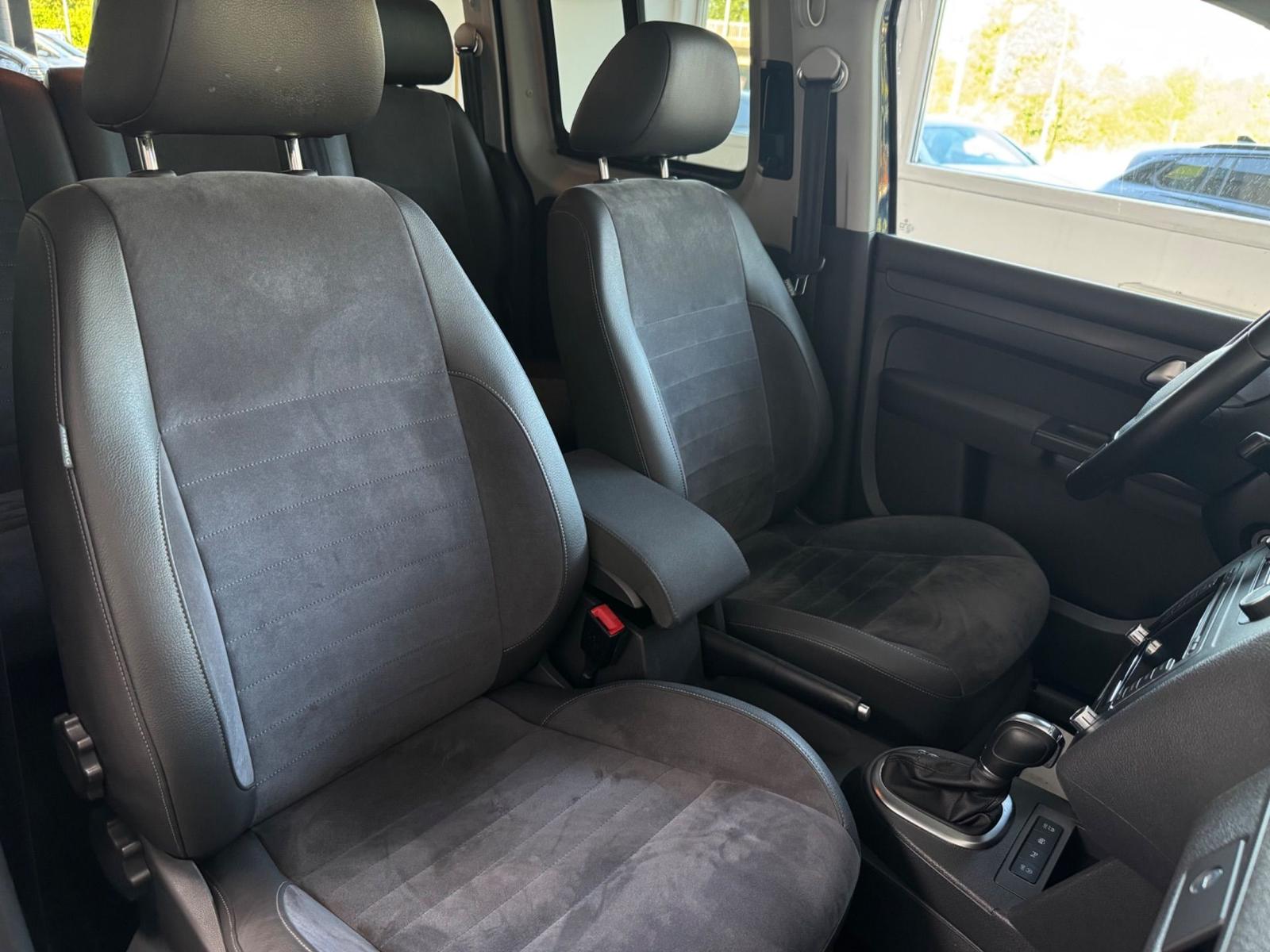 Volkswagen Caddy Maxi DSG Highline Rollstuhlgerecht-Rampe