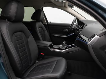 Fahrzeugabbildung BMW 320d Luxury Line Kamera HUD DAB HiFi Komfort LED