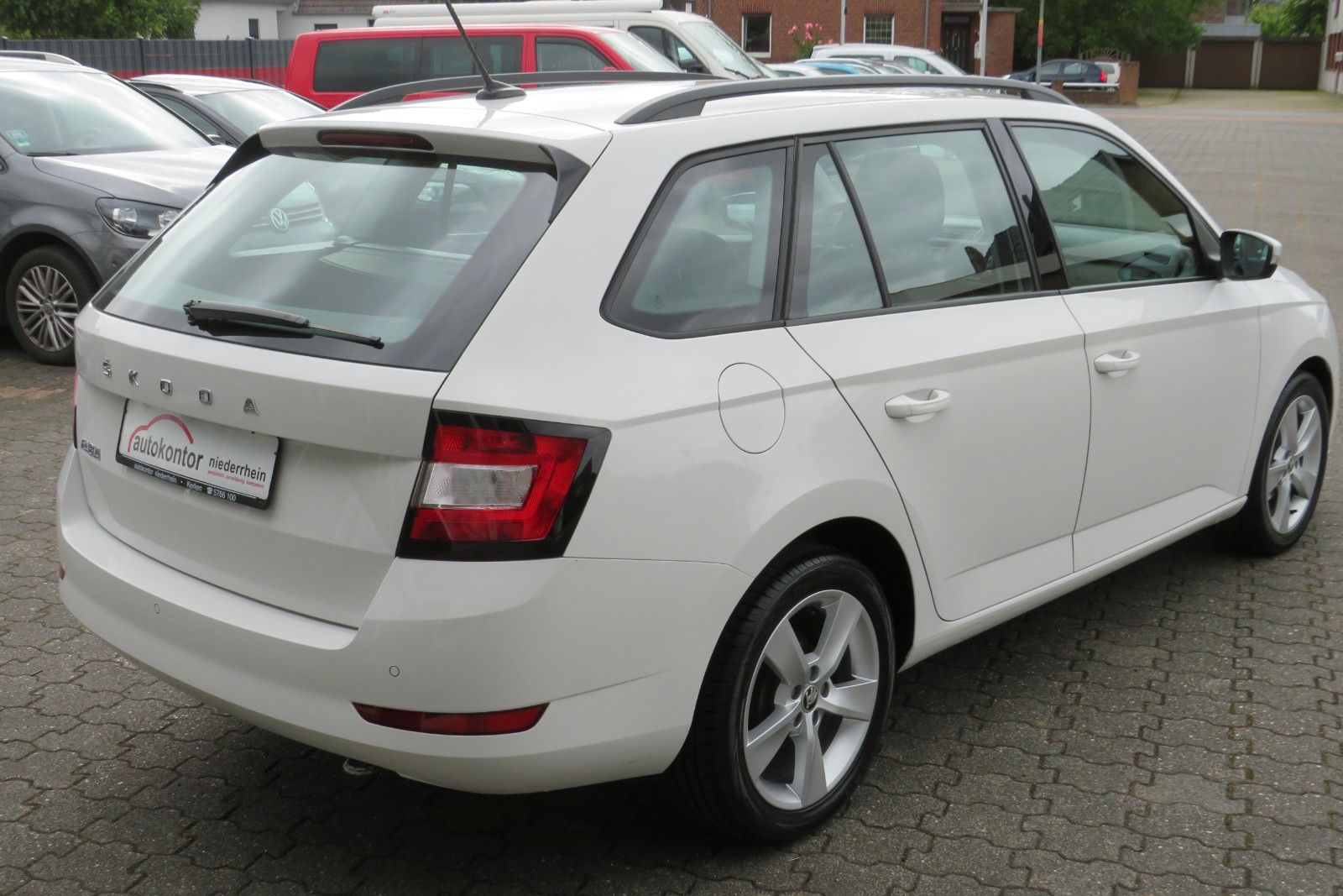 Fahrzeugabbildung SKODA Fabia Combi KLIMA SITZHEIZUNG PDC ALU 1.HAND