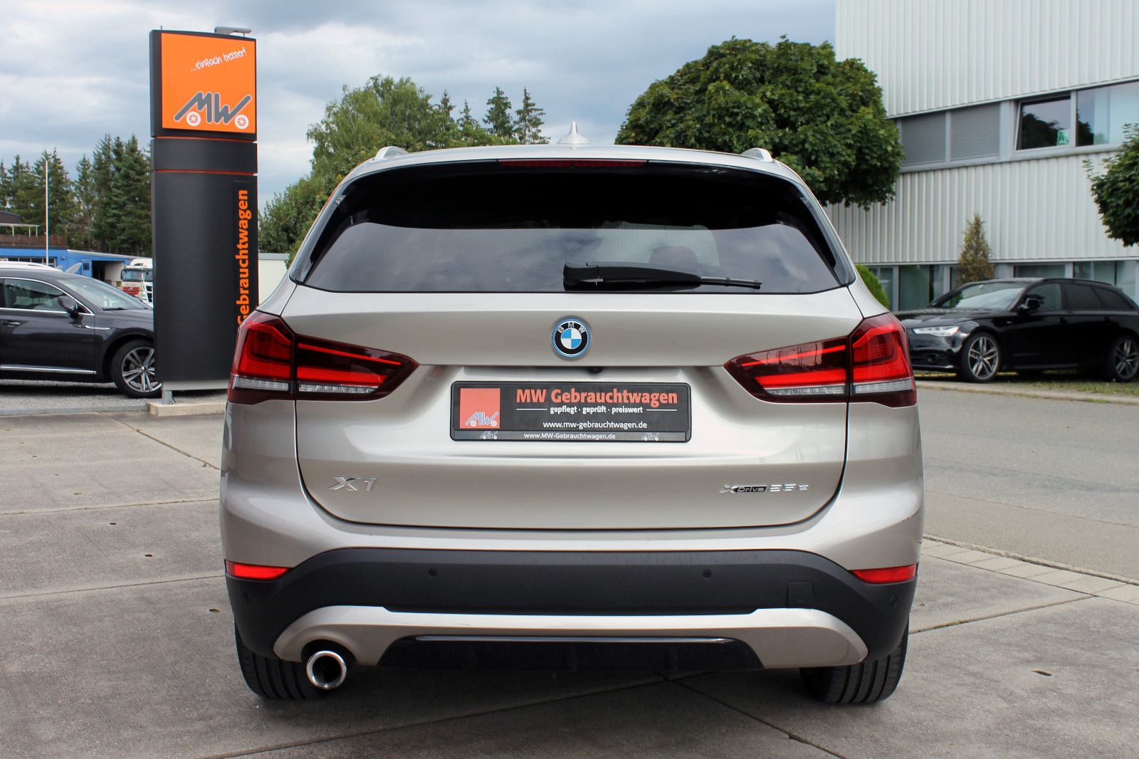 Fahrzeugabbildung BMW X1 xDrive 25e Sport Line Steptr ACC NAVI PDC KAM