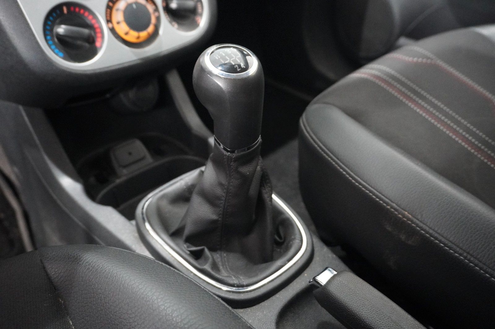 Fahrzeugabbildung Opel Corsa D 1.4 TÜR 150 JAHRE KLIMA/SHZ/TEMP./SPORT
