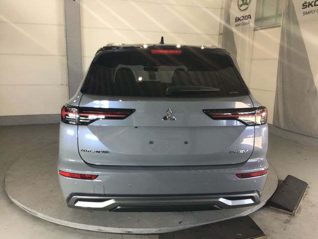 Fahrzeugabbildung Mitsubishi Plug-in Hybrid Outlander TOP ACC/Pano/Navi/Leder