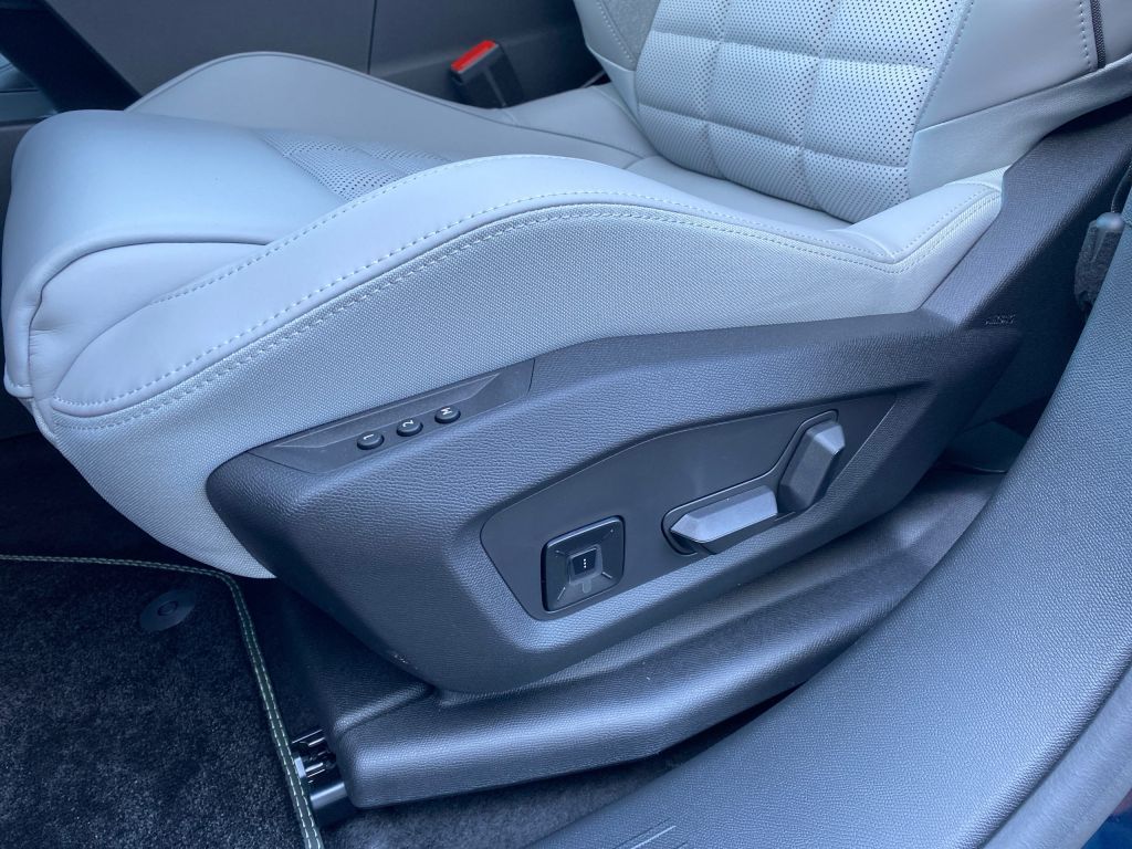 Fahrzeugabbildung Citroën C5 Aircross Plug-In-Hybrid 195/225 MAX Hype Grey