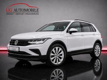 Volkswagen Tiguan - 1