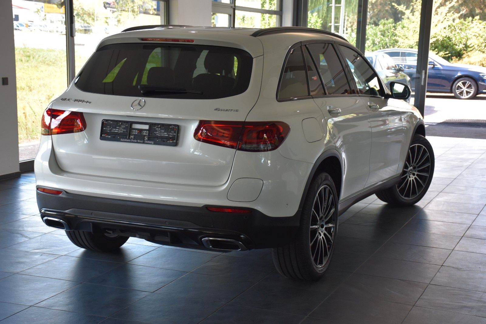 Mercedes-Benz GLC 300 de 4Matic 9G AMG LINE PANO AHK LED NIGHT foto 3