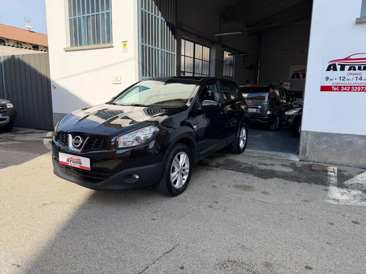 Nissan Qashqai 2012 — rear view