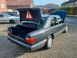 Mercedes-Benz Mercedes Benz 260 E, W124 Limousine, aus S... - Mercedes-Benz 260: W124 260e