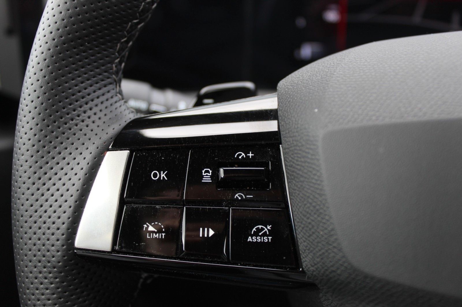 Fahrzeugabbildung Opel Astra Sports Tourer GS Navi*Kamera360°*Sitzh.