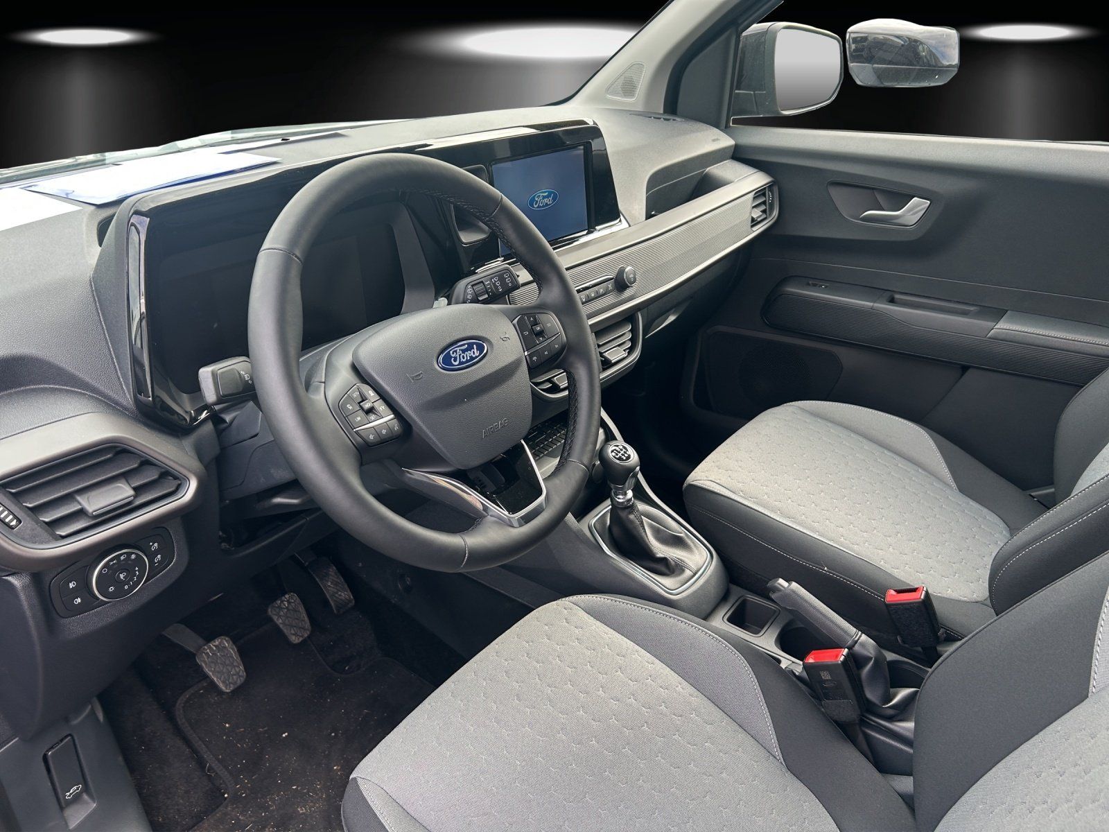 Fahrzeugabbildung Ford Tourneo Courier 1,0 Ecoboost Titanium