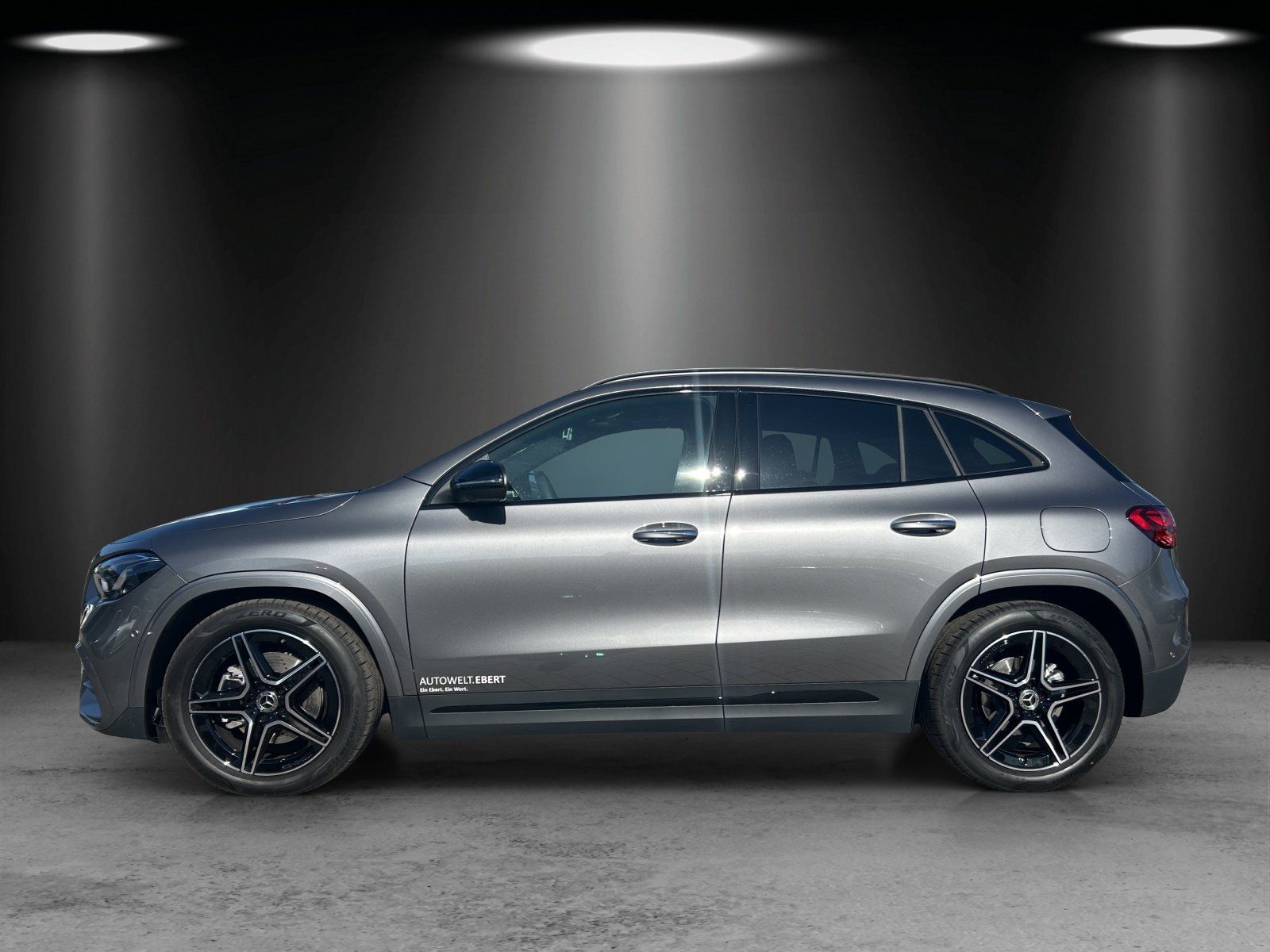 Fahrzeugabbildung Mercedes-Benz GLA 200 d AMG Pano AHK KeyGo DISTRONIC Multibeam
