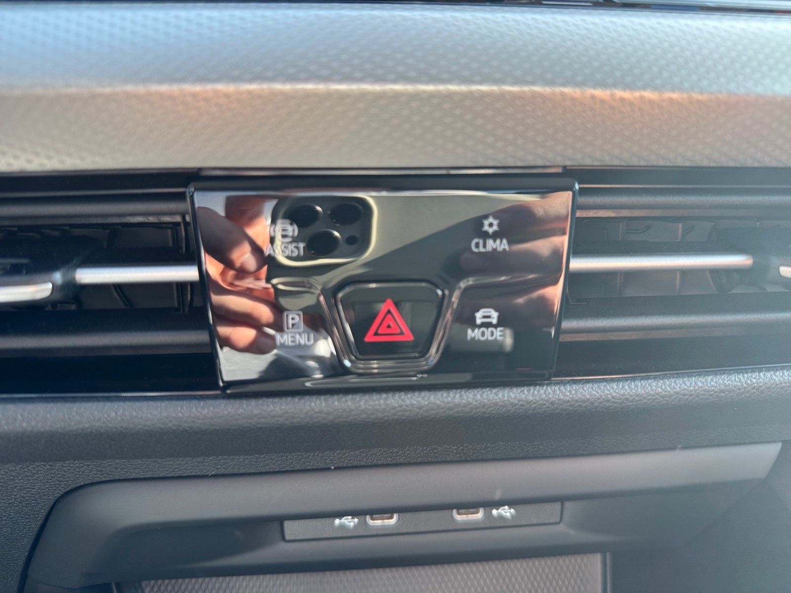 Fahrzeugabbildung Volkswagen Golf VIII Life MOVE 2.0 TDI *LED*KAMERA*ACC*AHK*