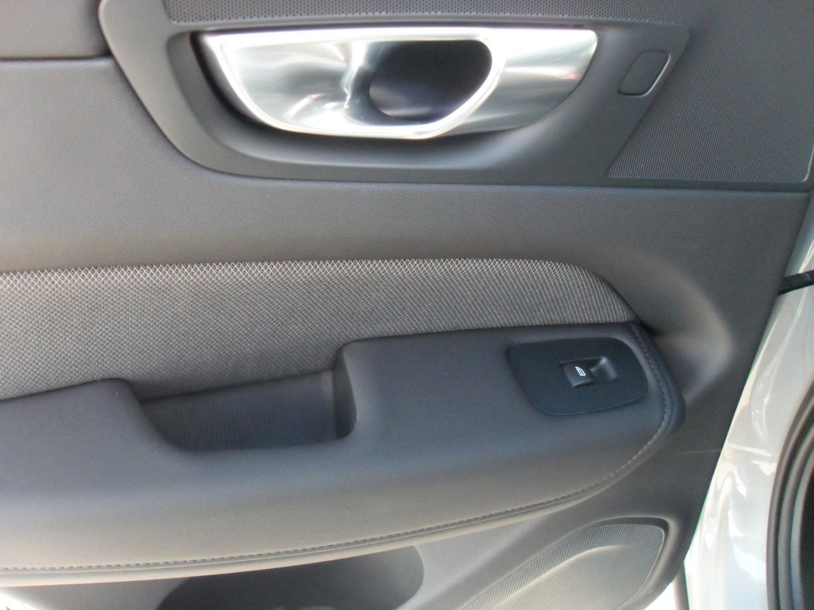 Fahrzeugabbildung Volvo XC 60 B5 Plus Black Edition AWD | Headup