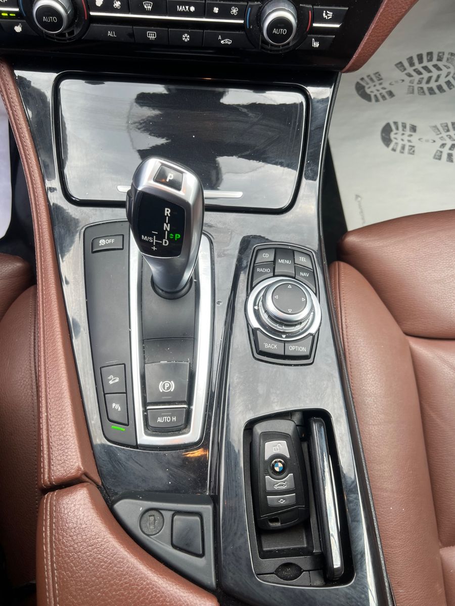Fahrzeugabbildung BMW 530 d Lim. xDrive *HEAD-UP*LEDER-BRAUN*MEMORY*