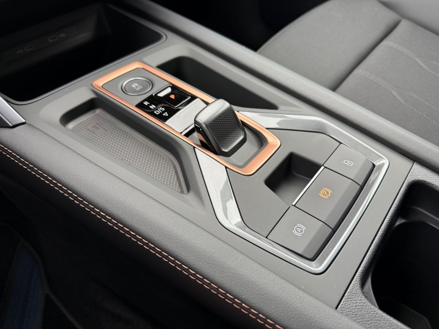 Fahrzeugabbildung CUPRA Leon Sportstourer 1.5 eTSI 110 kW Sportpaket Nav