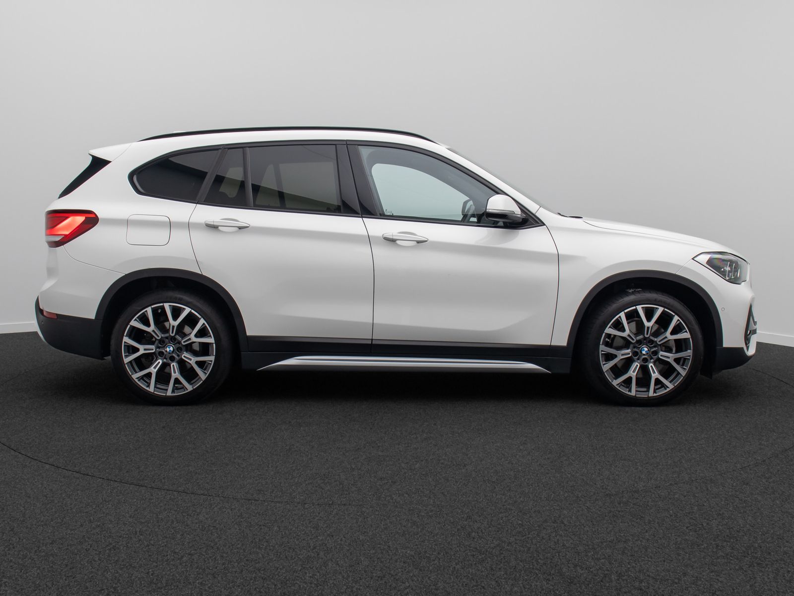 Fahrzeugabbildung BMW X1 xD25e xLine Panorama Kamera HUD DAB H/K 19"