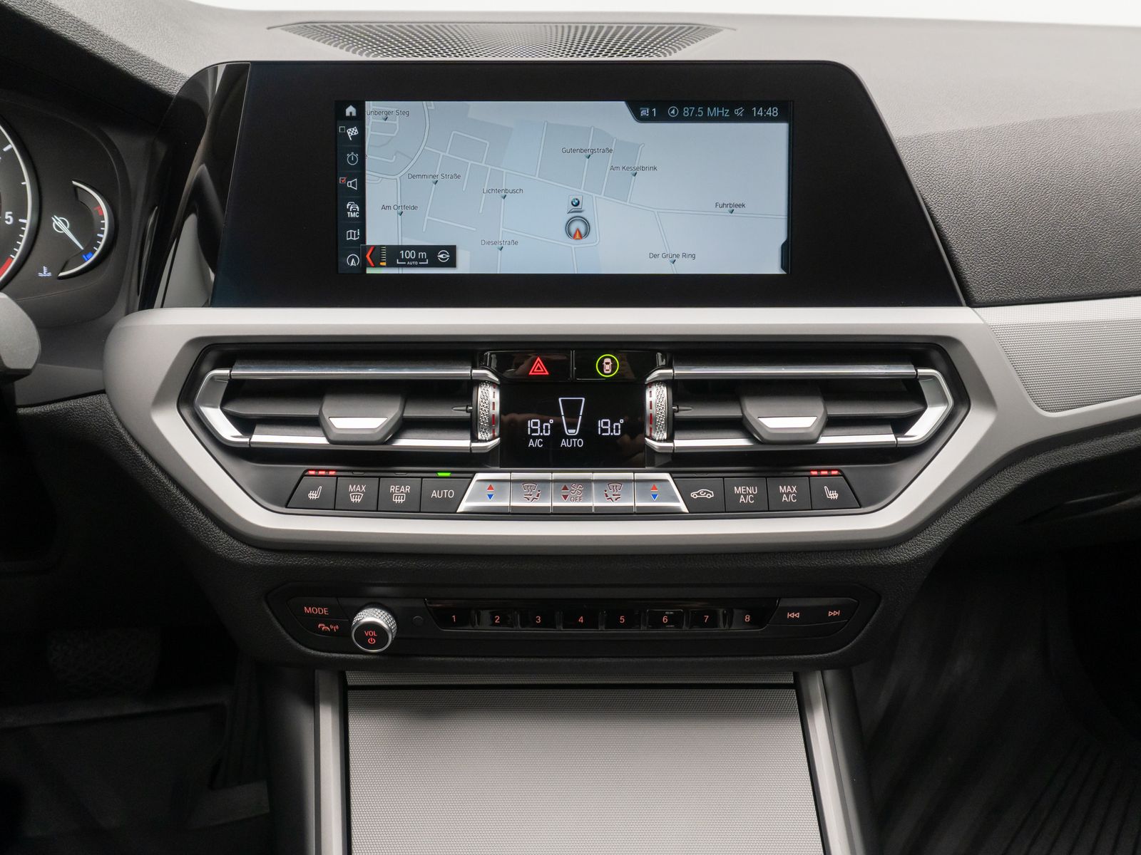 Fahrzeugabbildung BMW 320d Memory HUD DAB 360°LED CockpitP Sport Leder