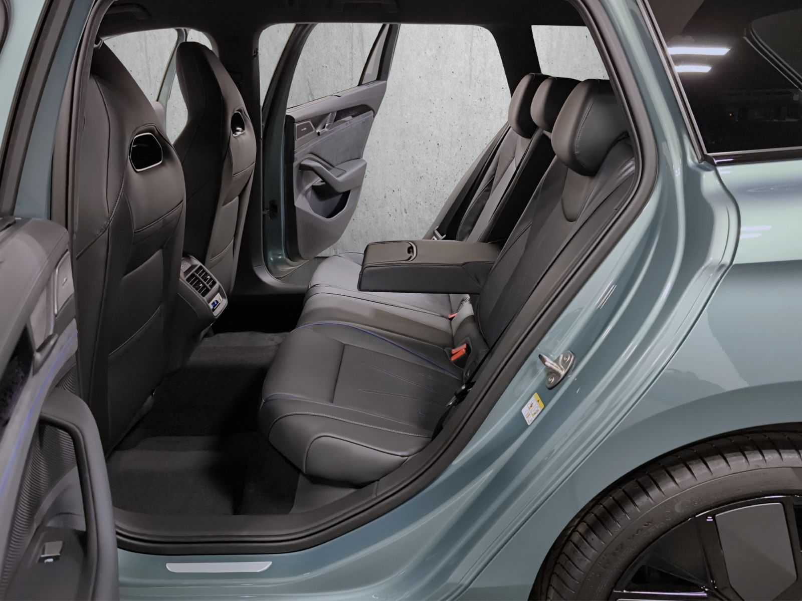 Volkswagen Passat Variant - Bild 12