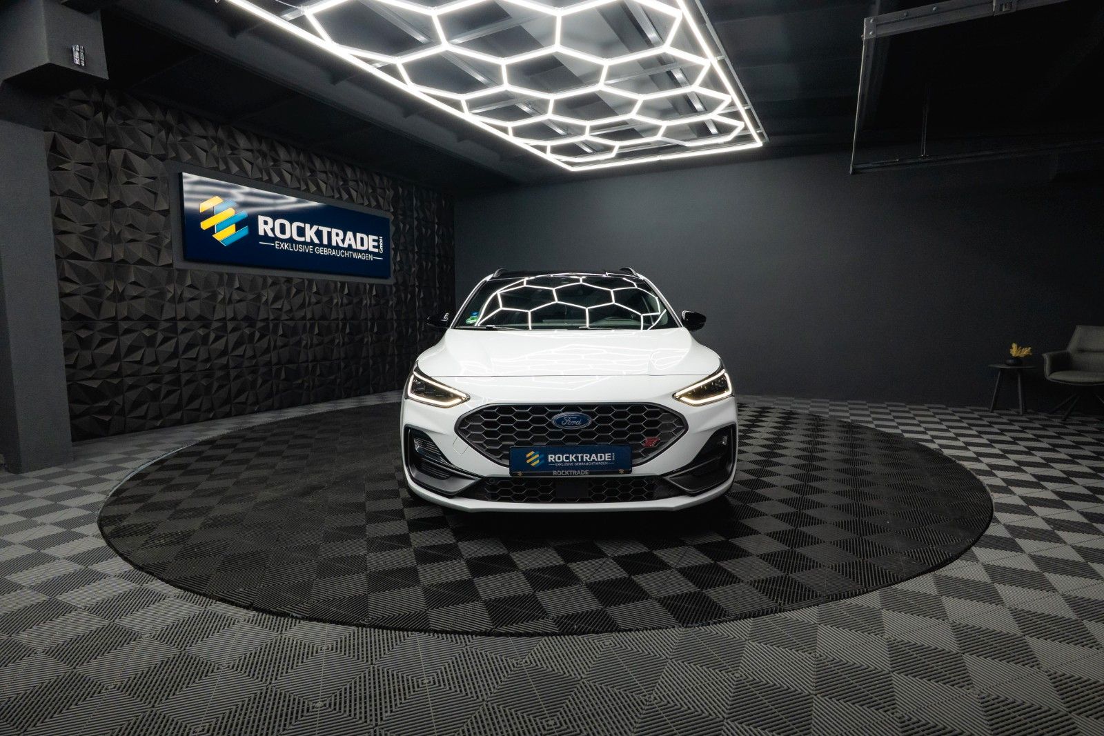 Fahrzeugabbildung Ford Focus Turnier ST X Performance *Head Up*LED*DAB*