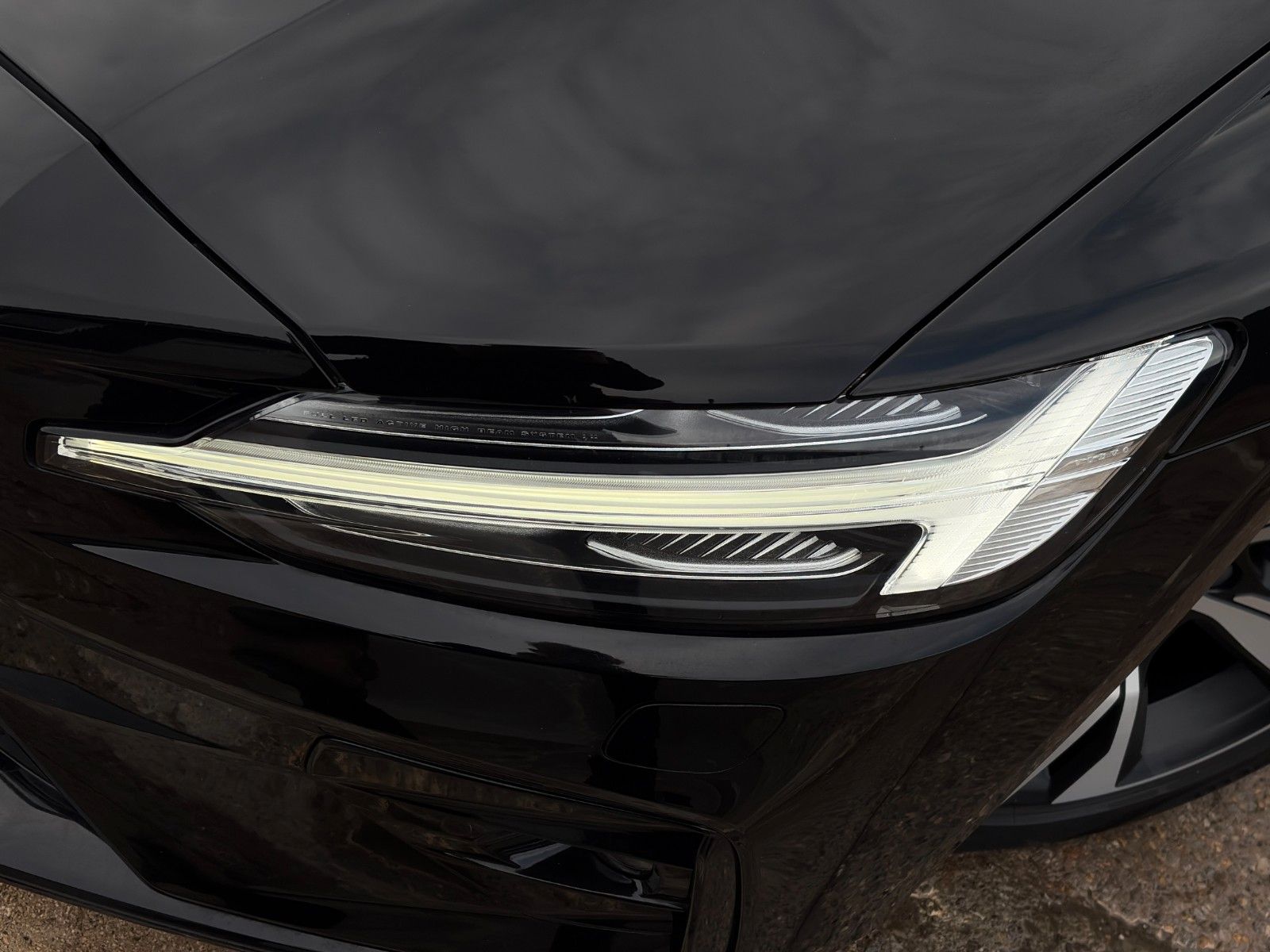 Fahrzeugabbildung Volvo V60 AWD R-Design ACC ProH&K 360° LED CarPl. Memo