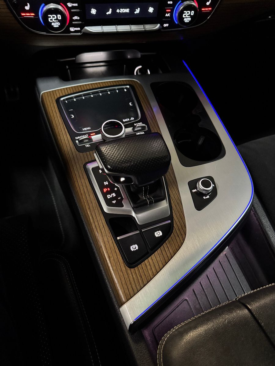 Fahrzeugabbildung Audi Q7 3.0 TDI QUATTRO 3X S-LINE VOLLAUSTATTUNG 21´