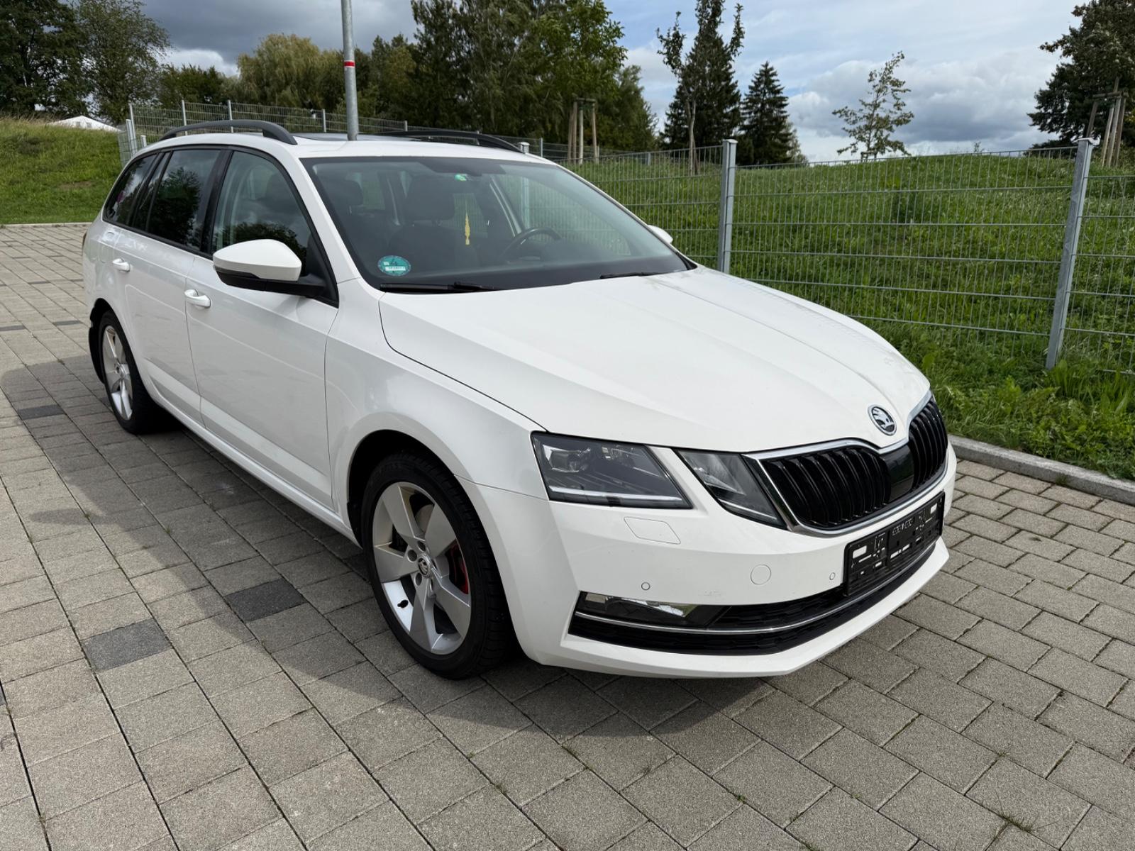 Skoda Octavia Combi Style DSG/PANO/NAVI