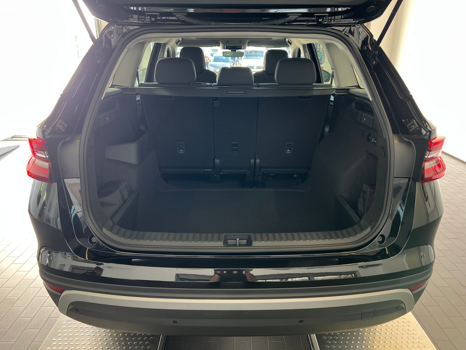 Fahrzeugabbildung SKODA Kodiaq Selection 2.0 TDI DSG *AHK,LED,Navi,Panor