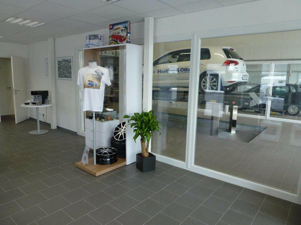 showroom-image-top