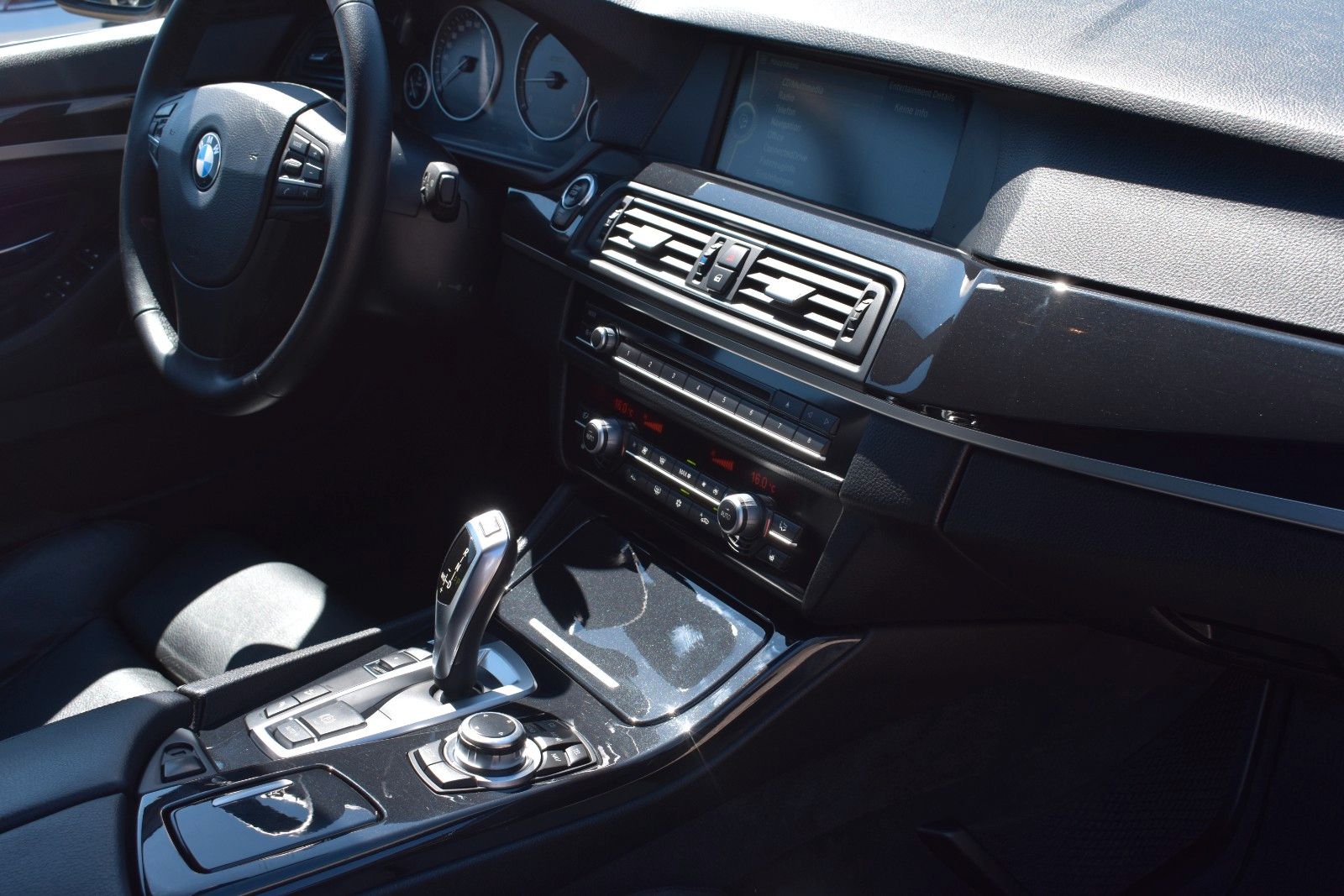 Fahrzeugabbildung BMW 530d Limousine xDrive AHK/Memory/ACC/SLI/Leder