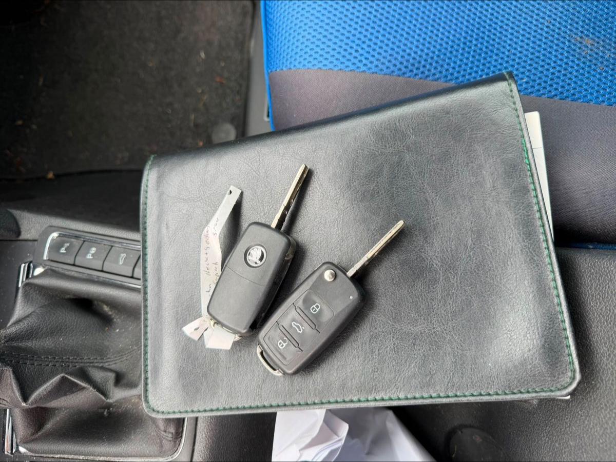 Skoda Superb 2012 — photo 10