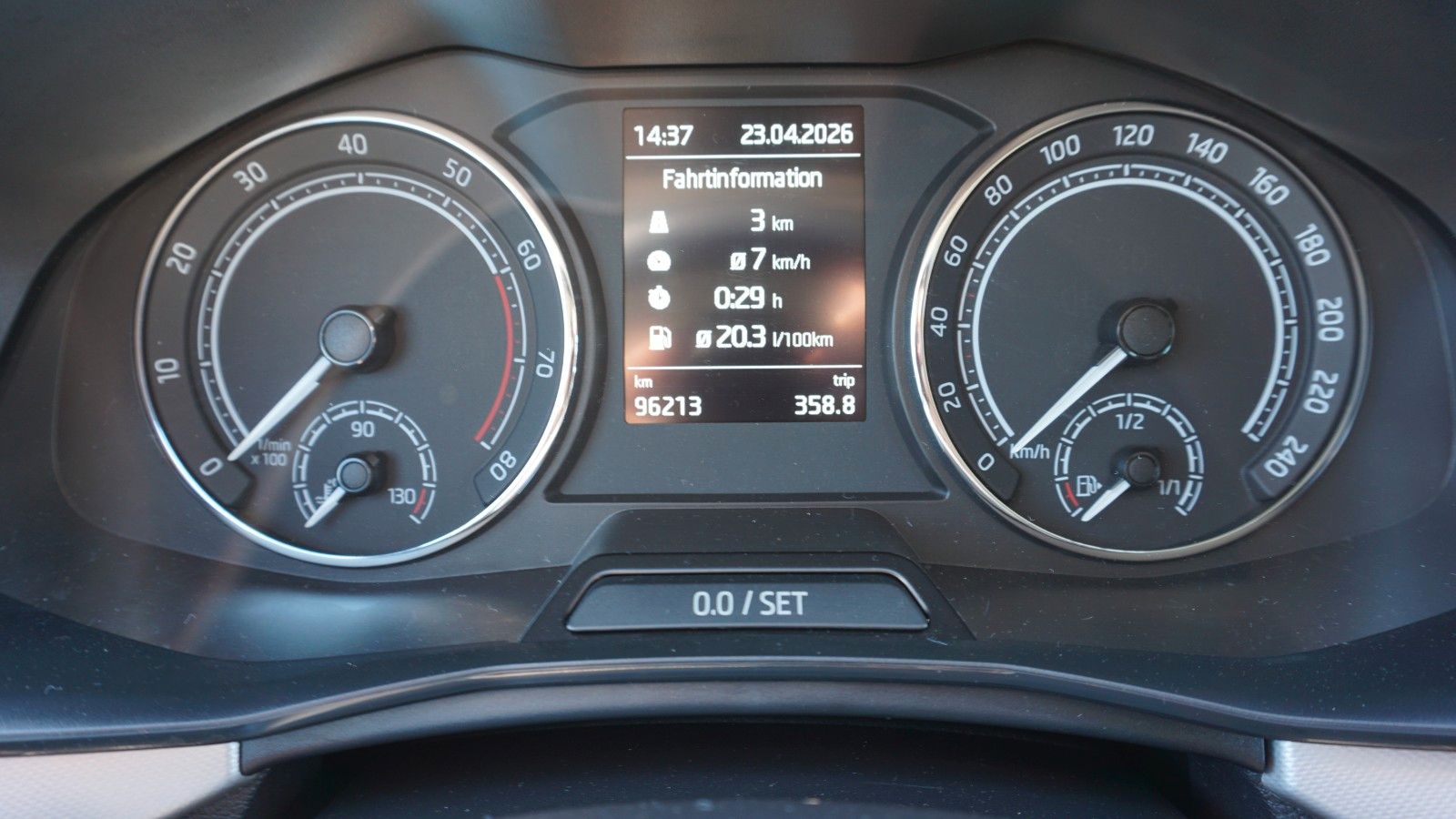 Fahrzeugabbildung SKODA Scala Ambition, Kamera, Navi, CarPlay, AHK