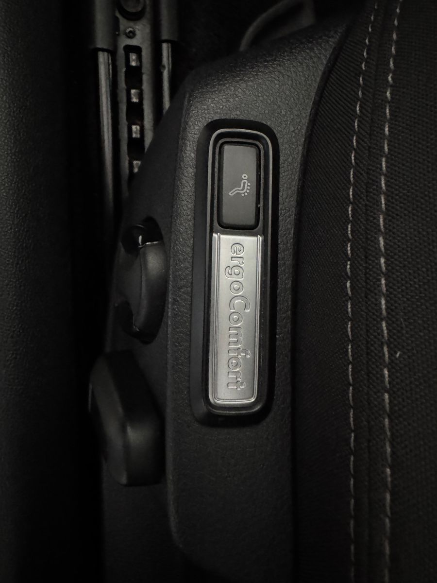 Fahrzeugabbildung Volkswagen Passat 2.0 TDI DSG COMFORTLINE NAVI LED AHK ACC