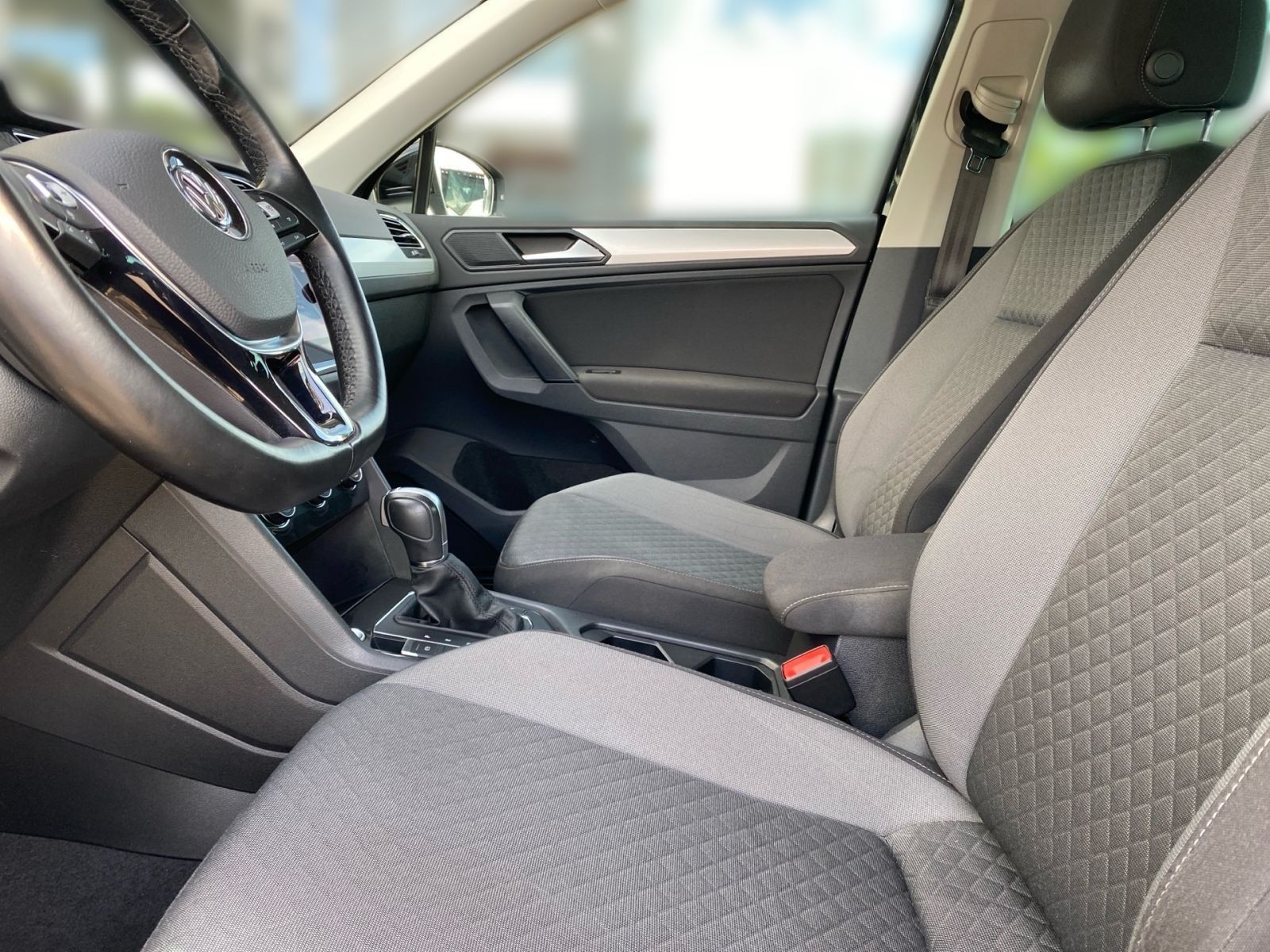 Fahrzeugabbildung Volkswagen Tiguan 1.5 TSI DSG Comfortline *AHK*Winterräder*