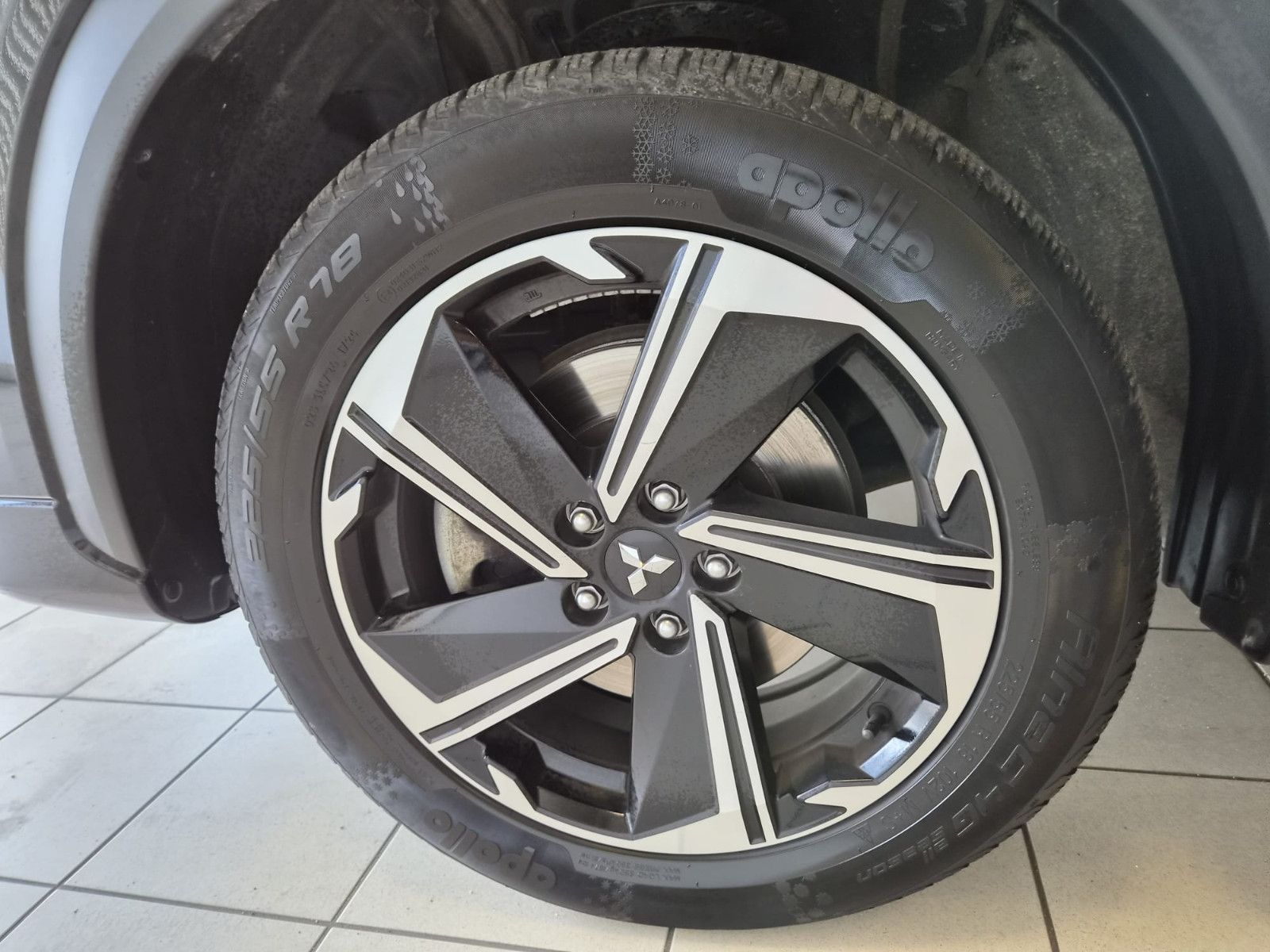 Fahrzeugabbildung Mitsubishi Eclipse Cross Plus Select Hybrid 4WD