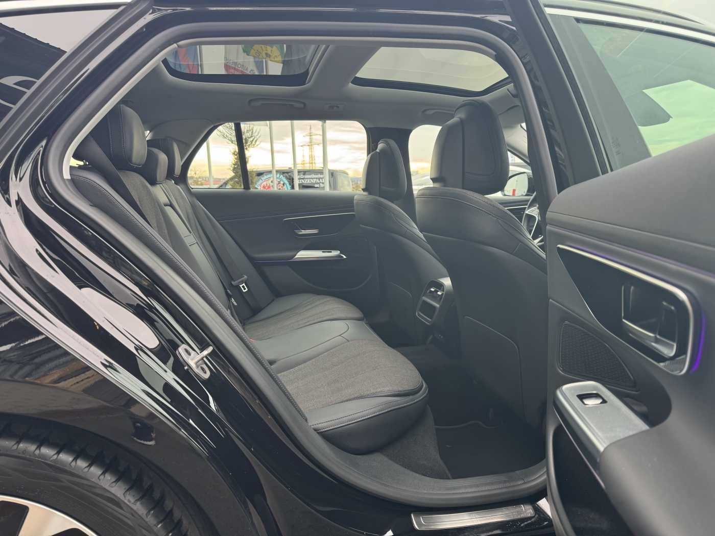 Fahrzeugabbildung Mercedes-Benz E 200 T AVANTGARDE+DistrPlus+Pano+ AHK+Ambiente