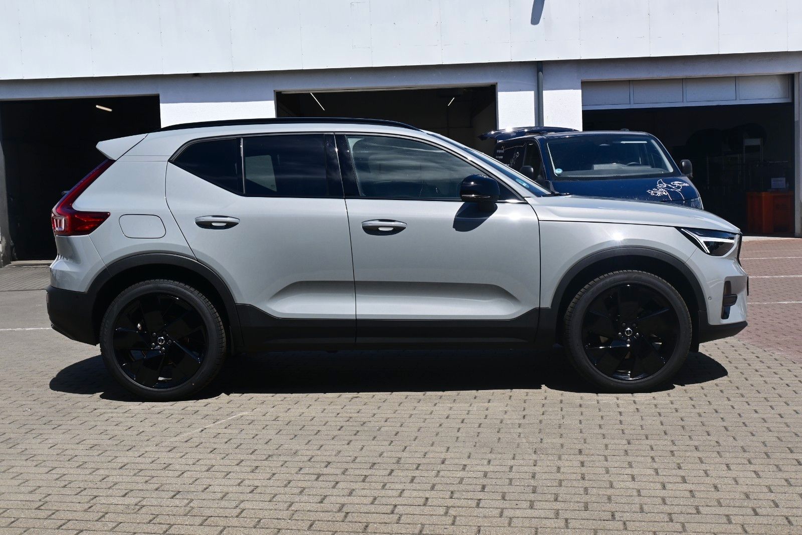 Fahrzeugabbildung Volvo XC40 B3 DKG Plus Black Edition*STDHZG*360°*ACC*
