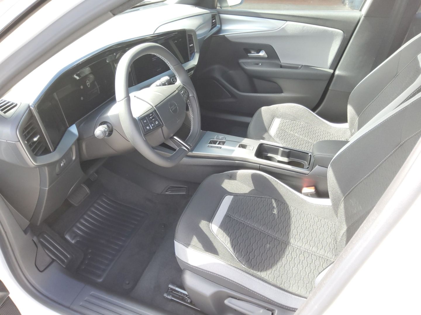 Fahrzeugabbildung Opel Mokka-e Edition Wärmepumpe Komfort-Paket LED Car